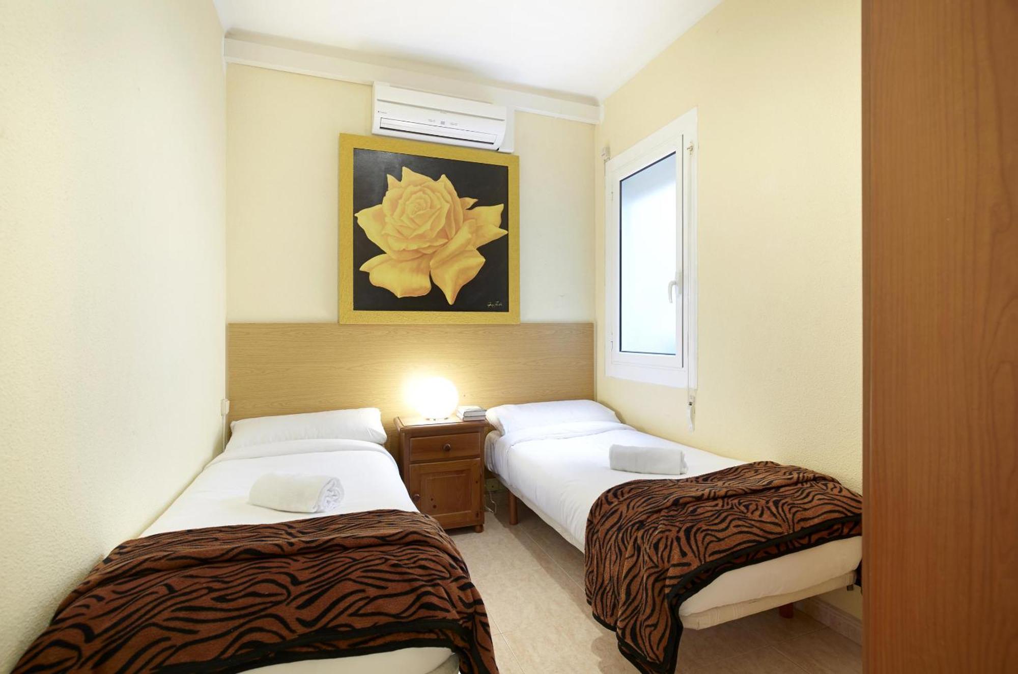 Apartamentos Calvet Barcelona Buitenkant foto